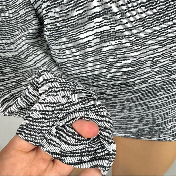 Athleta Women’s Sz L Flurry Seamless Turtleneck Long Sleeve Top Black & White - Picture 8 of 14